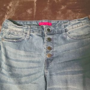 J LO button fly capri